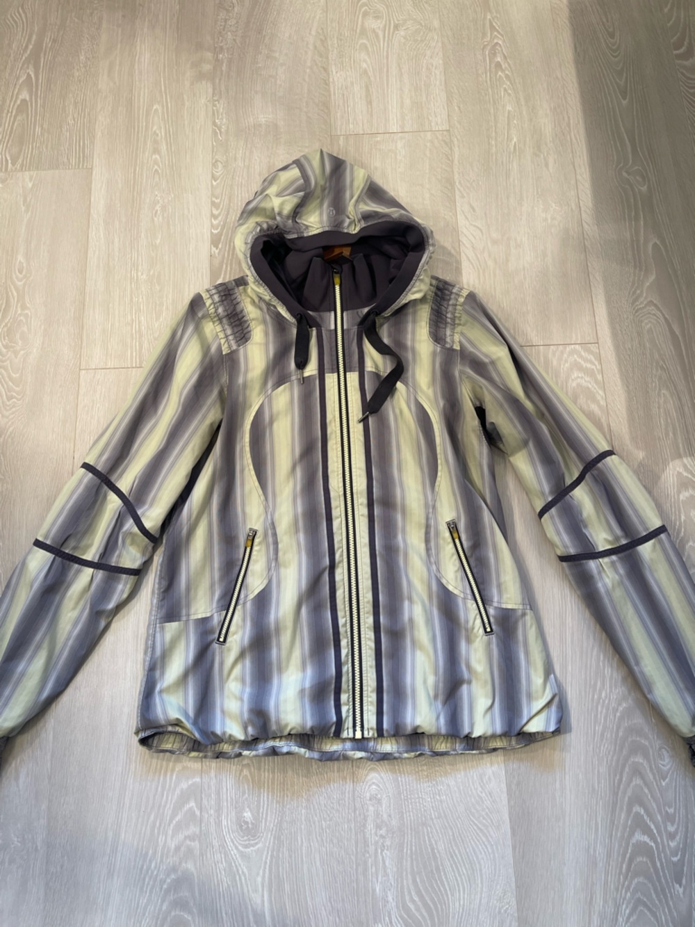 Lululemon Run Reflection Track & Field Jacket  Green Gray Stripes size 10 - Picture 3 of 15